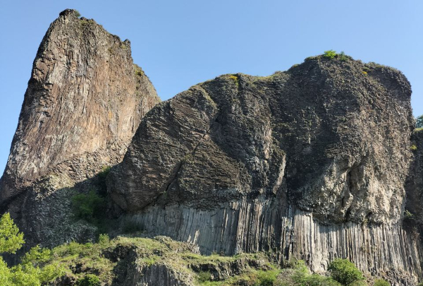 Volcanic fields, between eruptions and the beauty of the volcanic landscape.